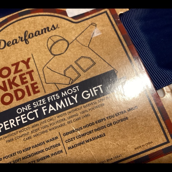 New Dearfoams The Cozy Blanket Hoodie - one size fits most - machine washable - Picture 4 of 5